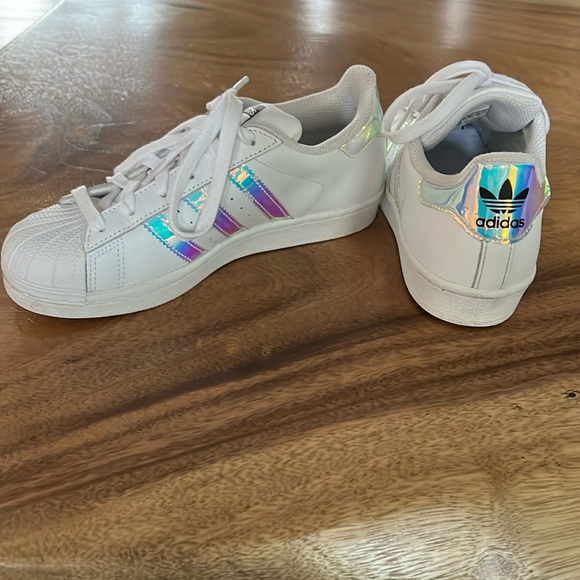ADIDAS women’s white shell toe superstar sneakers.  Size 4. - Picture 1 of 13